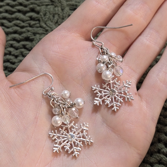 Snowflake Dangle Earrings Silver With White Pearl Beads Festive Winter Christmas - Picture 2 of 3